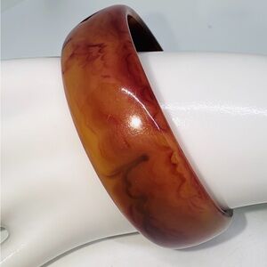 Bakelite bangle. Size 7. Tested.  Vintage.
